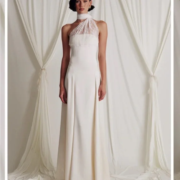 Miss Ritz Gown Gream - Picture 3 of 5